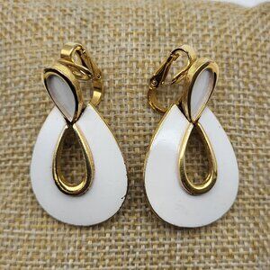 Lovely vintage Trifari Signed Enamel clip earrings teardrop Bridal elegant